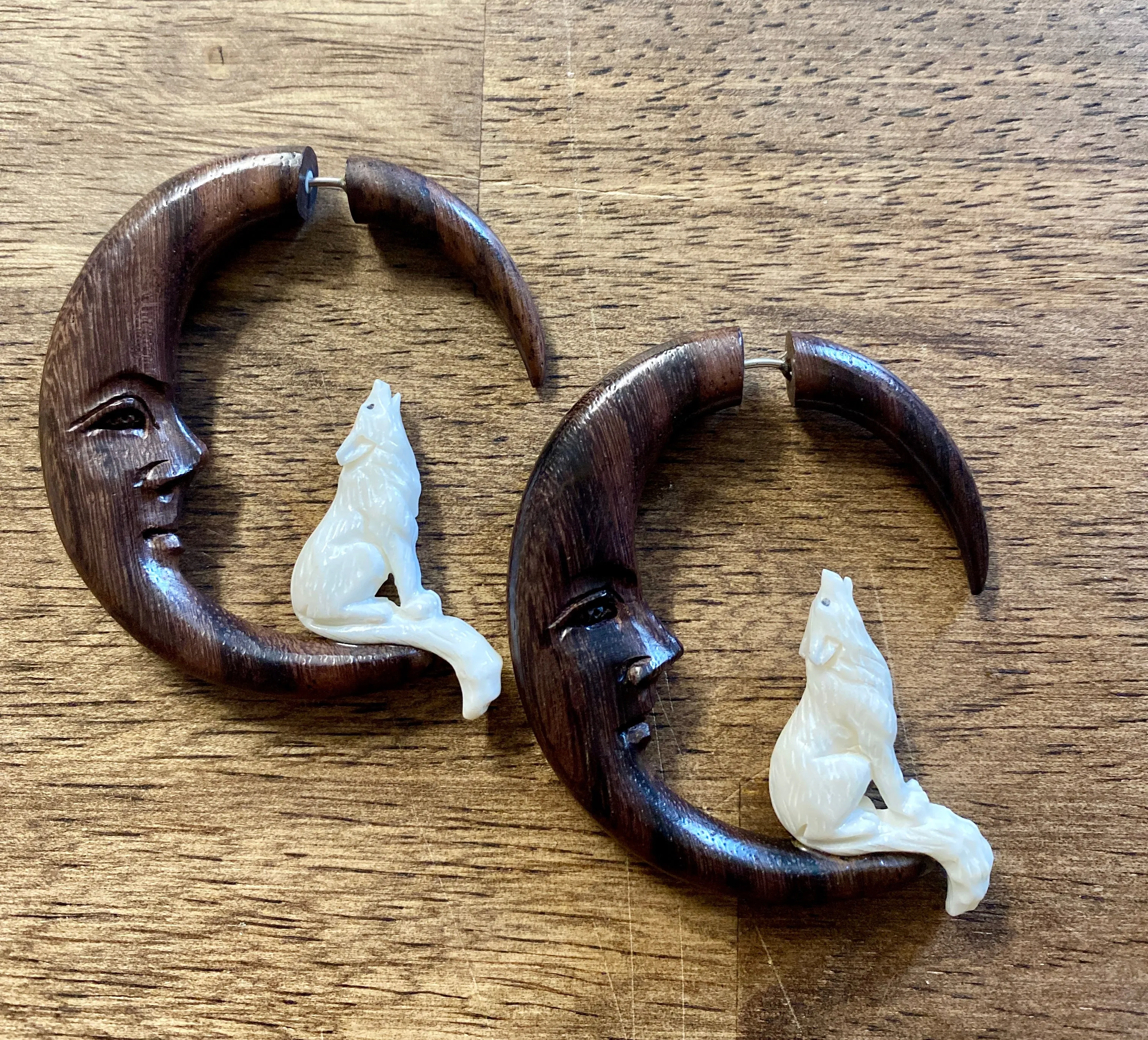 Howling Wolf faux gauges